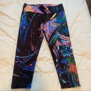 lightly worn fabletics cropped leggings !!